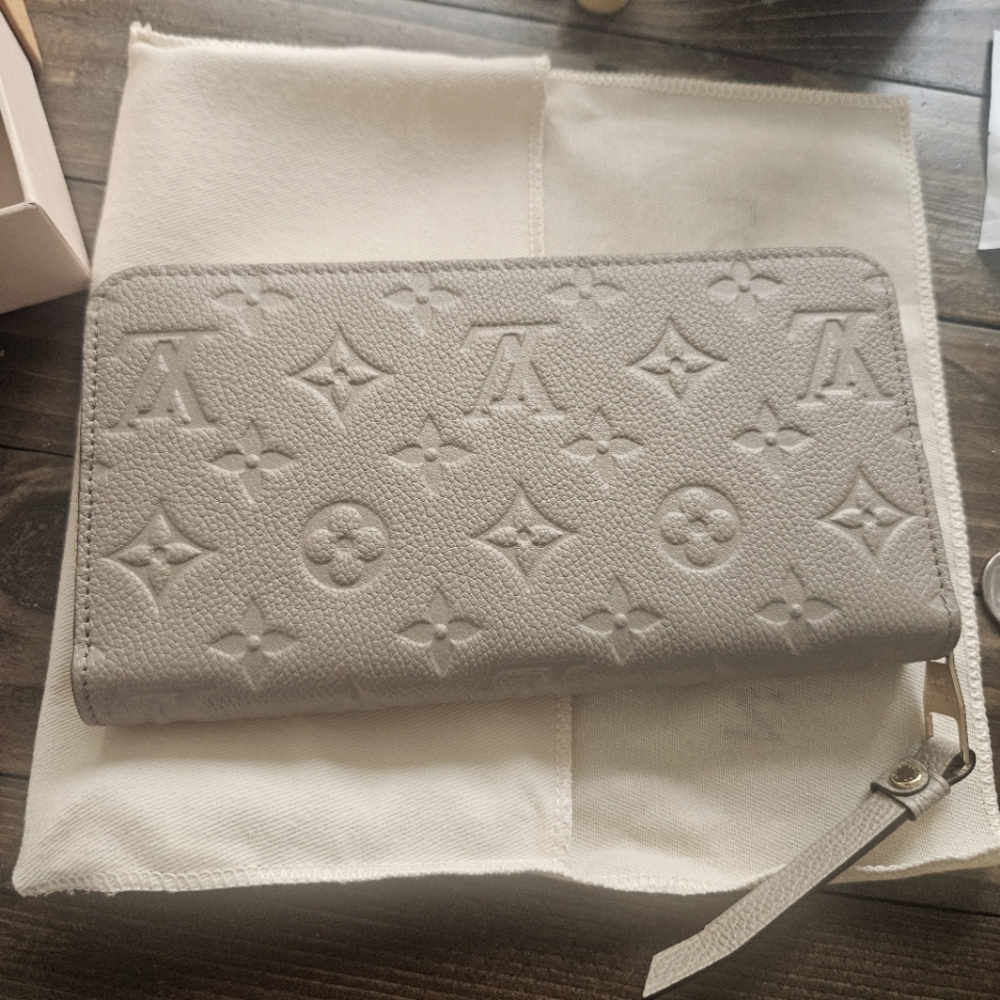 Empreinte Leather Zippy Wallet